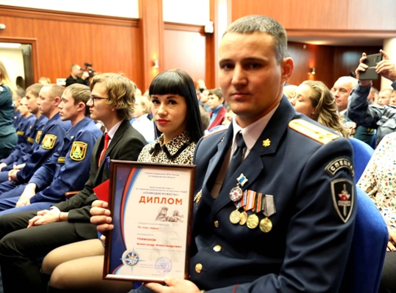 Серовчанину вручили особую награду МЧС - он спас раненого в ДТП мужчину