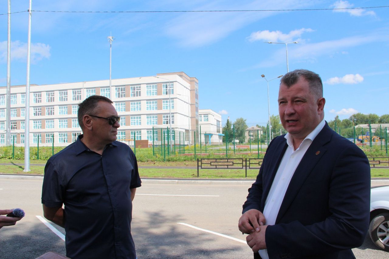 “Все идет в графике, с хорошим качеством”. Глава Серова проверил ход основных строек города