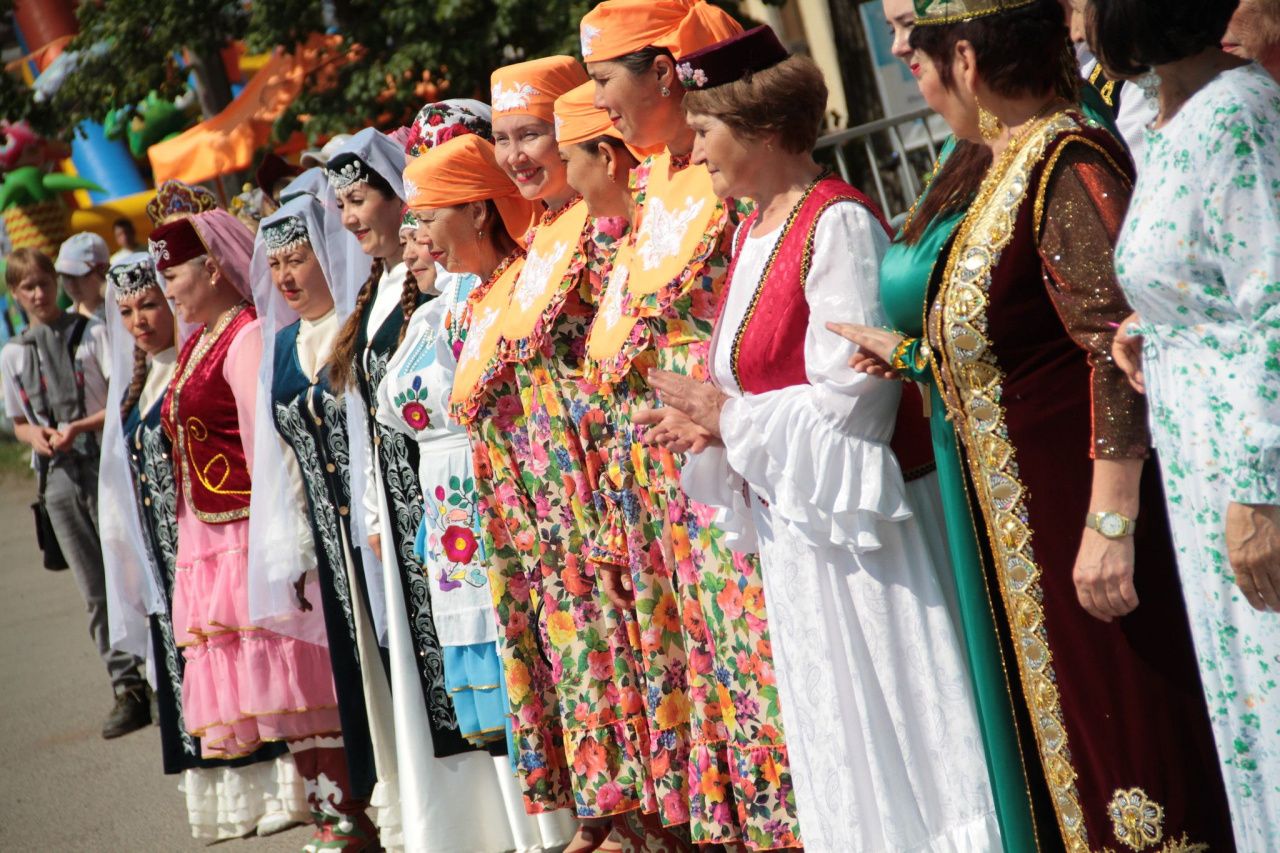 «Пусть всевышний Господь даст здоровья, благополучия и счастья». В Серове отметили Сабантуй