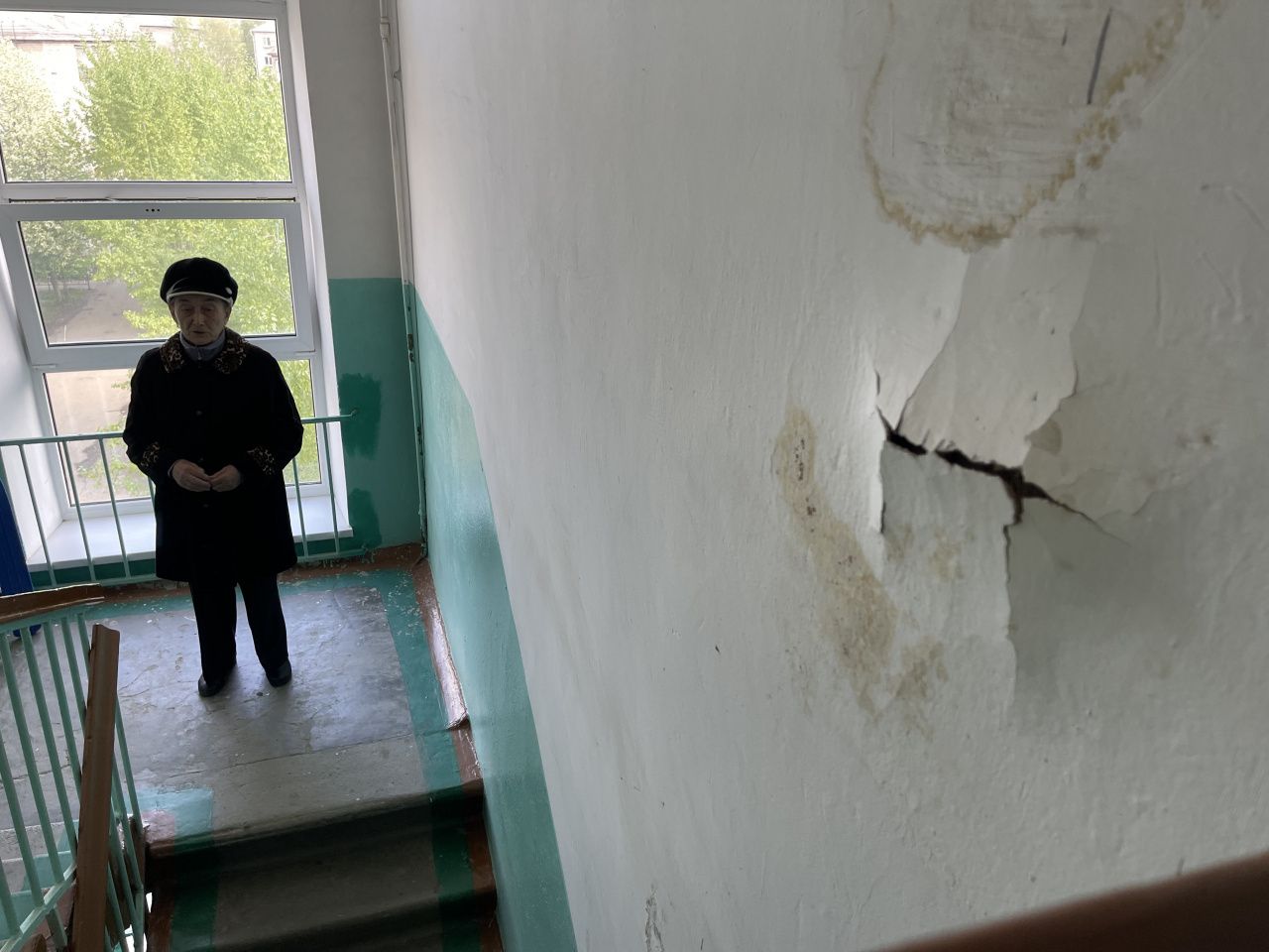 “Мы хотим жить в нормальных условиях”. Серовчане рассказали о проблемах своего дома