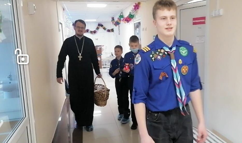 Участники акции посетили стационары отделений Серовской городской больницы. Фото: пресс-служба Преображенского собора