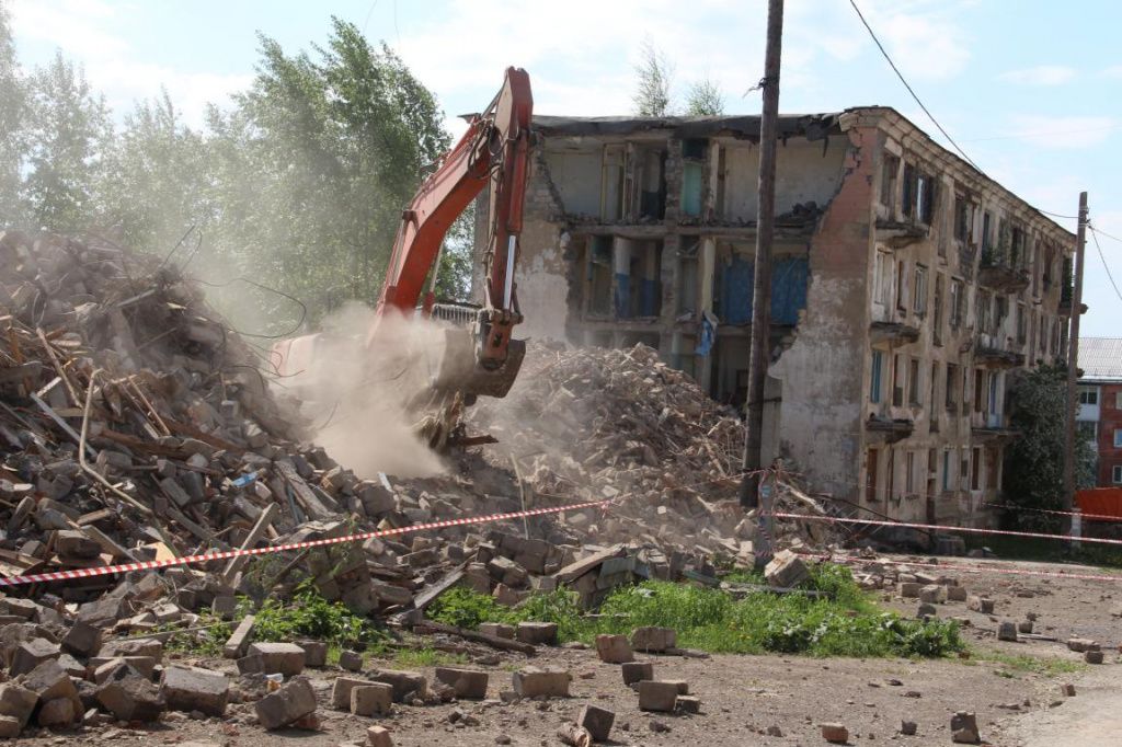 Демонтаж ведется ежедневно, с 8 до 20 часов. Фото: Анна Куприянова, "Глобус"