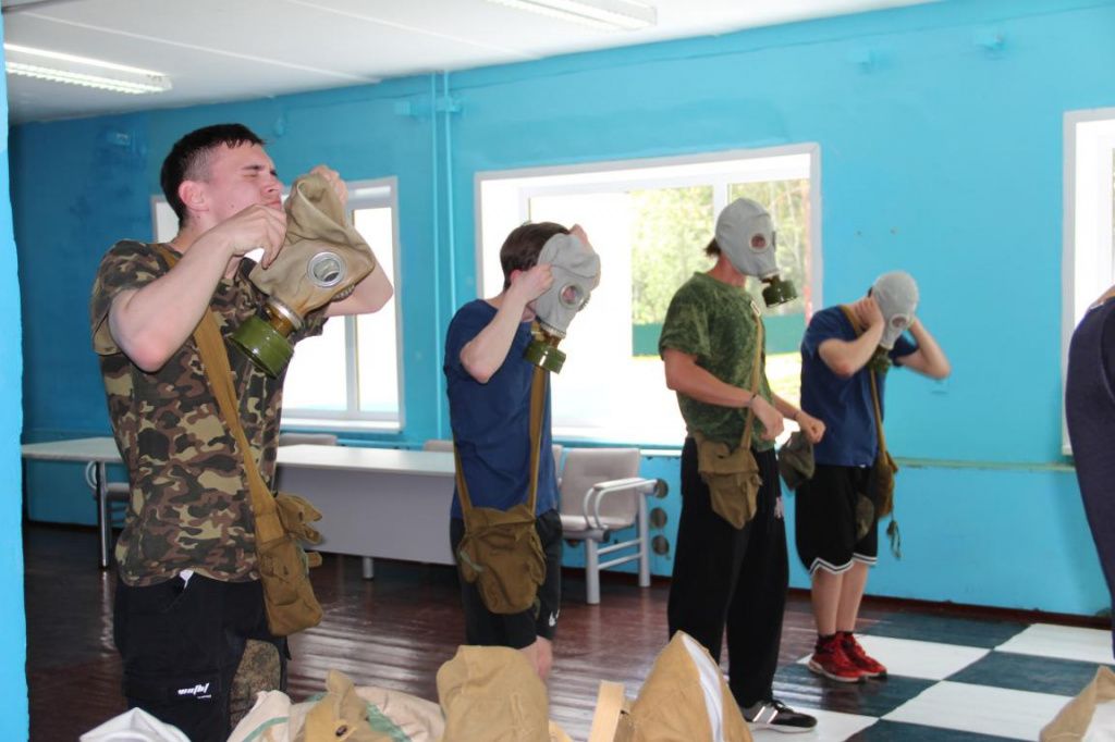 В "Веселом бору" проводились патриотические сборы старшеклассников. Фото: Анна Куприянова, "Глобус" В "Веселом бору" проводились патриотические сборы старшеклассников. Фото: Анна Куприянова, "Глобус"