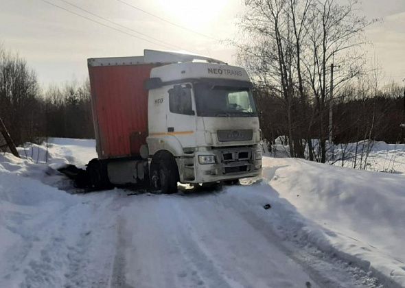 Серовчане боятся за состояние деревянного моста, к которому навигаторы приводят грузовики