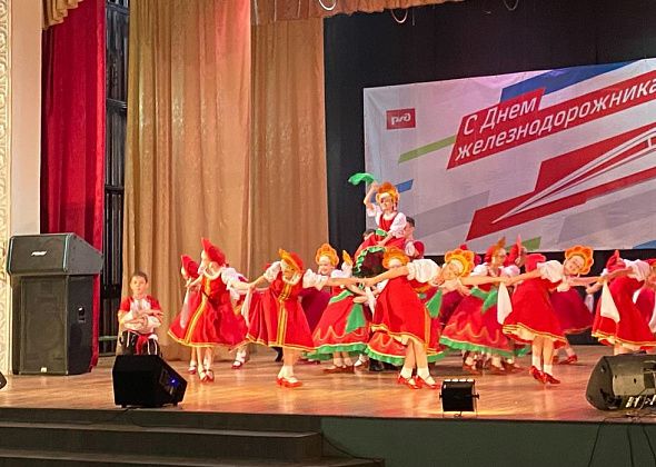Эстафетой, аттракционами и концертом в Серове отпраздновали День железнодорожника