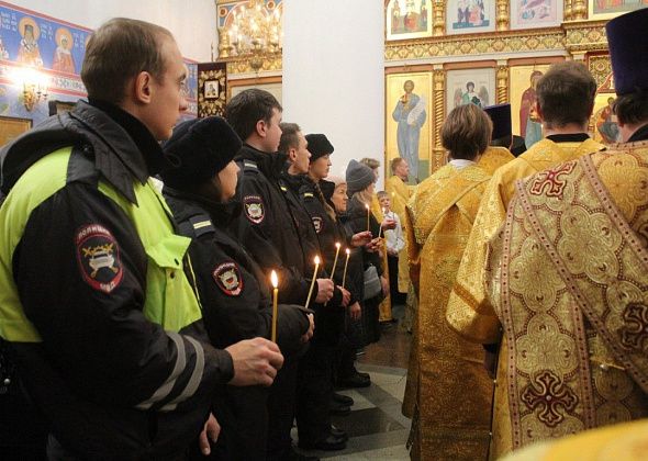 В Серове прошла панихида по сотрудникам органов внутренних дел, погибшим при исполнении служебного долга