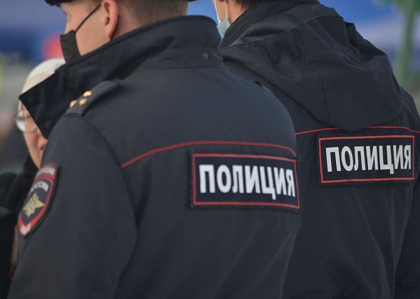 В Серове пьяный мужчина "захватил" магазин. Он хотел от кого-то укрыться