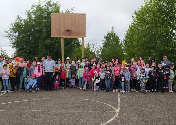 В Серове полицейские провели для детей игру, посвященную безопасности