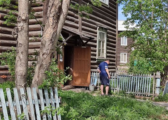 "Зеленцовским поджигателем" занялась полиция Серова. Он пытался спалить жилой дом и транслировал поджог в прямом эфире