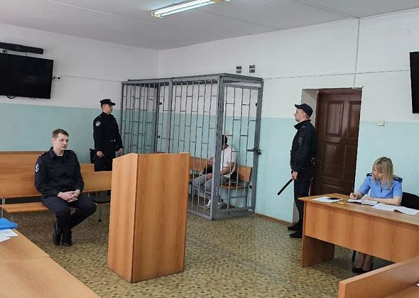 Суд арестовал на время следствия серовчанина, который с ножом напал на табачный киоск