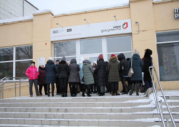 В Серове сформировались огромные очереди за путевками в лагеря. Места занимали за сутки...
