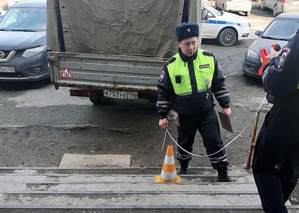 В Серове «ГАЗель» наехала на мужчину, стоявшего на крыльце больницы. Пострадавшего госпитализировали