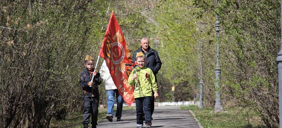 «Мы должны чтить память». Серовчане отмечают День Победы