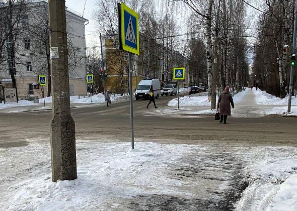 Серовчанка обратила внимание на отсутствие звукового сопровождения у светофора в центре города. Виноваты вандалы?