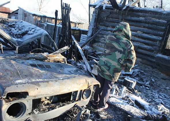 “Либо документы спасать, либо сдохнуть”. В Серове многодетная семья осталась без дома. Нужна помощь неравнодушных