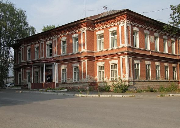 Мэрию обязали выплатить серовчанке компенсацию за жилое помещение в аварийном доме