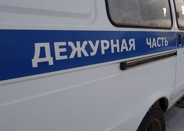 Озлобленный серовчанин камнем разбил стекло случайно подвернувшегося на пути "Крайслера". Теперь мужчину будут судить