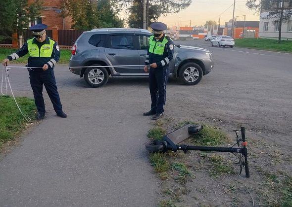 Серовчанин на самокате столкнулся с автомобилем и попал в больницу