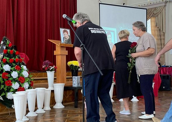 "Она - солнечная и яркая". Серовчане простились с Оксаной Богушовой