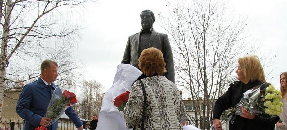 В Серове открыли памятник Геннадию Селезневу