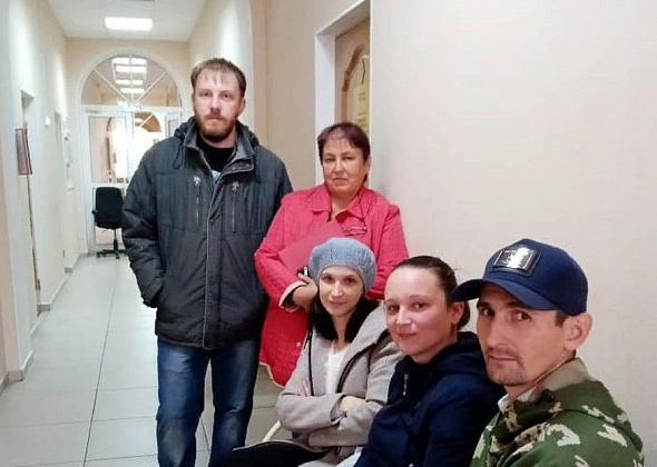 Жители аварийного дома три часа прождали чиновников в мэрии Серова