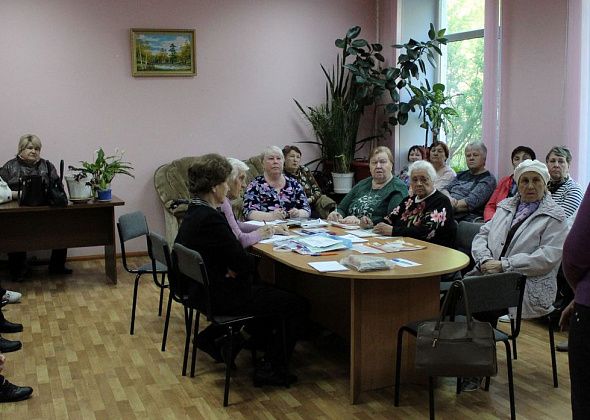 Полицейские Серова рассказывают пенсионерам, как не стать жертвой мошенников