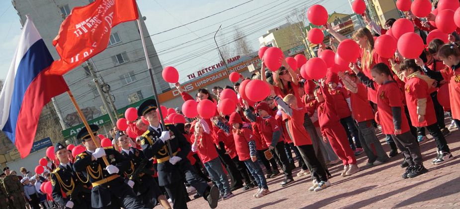 «Перед нами идет новое поколение защитников Родины». В Серове впервые прошел парад дошкольников
