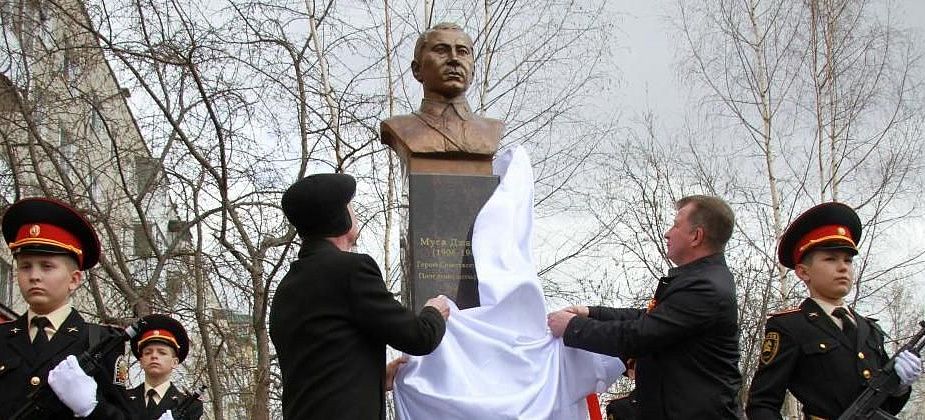 «Поэт, воин, антифашист». В Серове установили бюст Мусы Джалиля