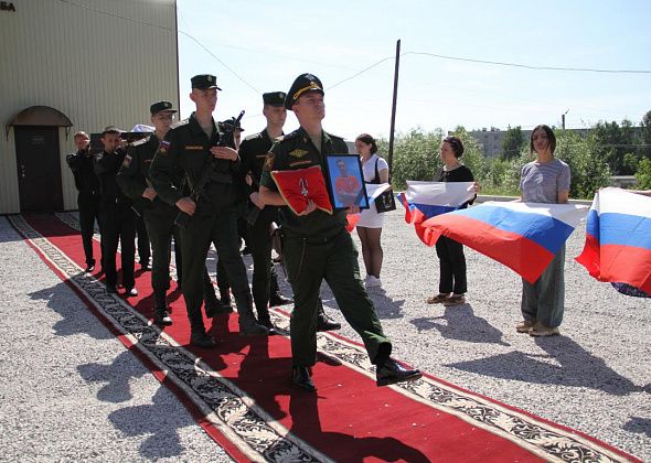 «Он многих вынес с поля – как раненых, так и погибших». Серовчане простились с медбратом Романом Дёмкиным, погибшим в ходе СВО