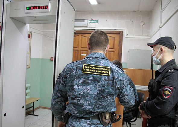 Серовчанин сделал кастет из молотка для мяса, дал его знакомому, а тот принес холодное оружие в суд