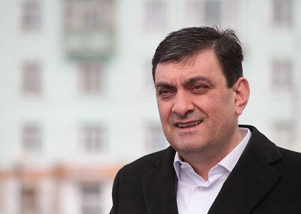 Серовчанин взыскал 2 миллиона рублей с ООО "ЕК-Строй" за травмы, полученные при падении с крыши цеха