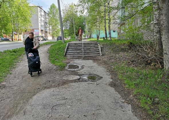 Мэрия планирует обследовать лестницы на тротуарах и во дворах Серова. Обустроят пандусы?