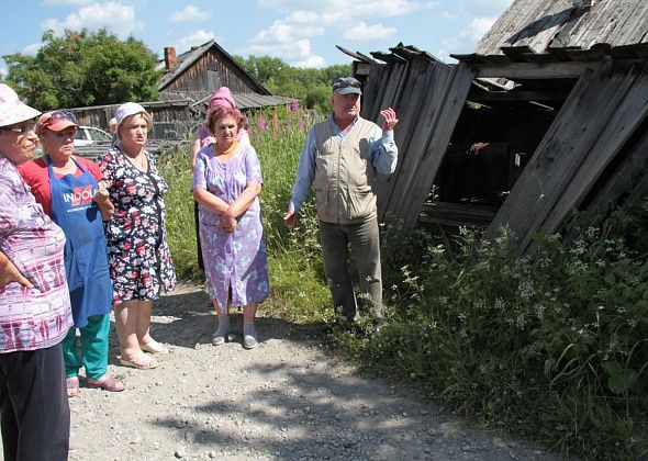 Колодец рухнул, освещения нет. Жители Чкаловского просят власти Серова обратить внимание на поселок