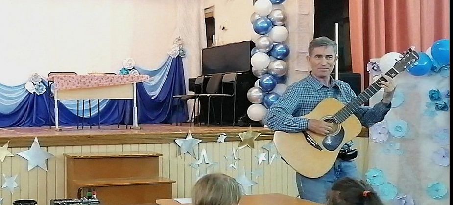 Клуб "Дар" и театральный коллектив "СуперСтар" дали концерт в школе-интернате для детей, нуждающихся в длительном лечении