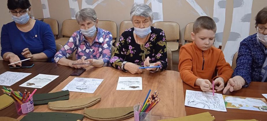 В Сосьве школьники и пенсионеры встретились на празднике цветных карандашей