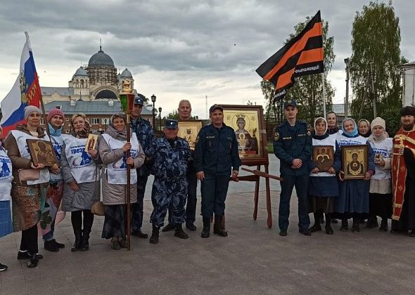 "На тебя сходит благодать". Серовчане побывали на крестном ходе в Верхотурье