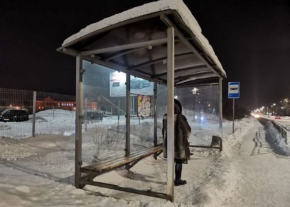 В Серове разбита очередная остановка из стекла и металла. В 2018 году в нее въехал автомобиль