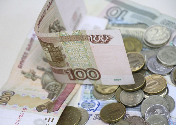 Рубль упал. Спросили у серовчан на улицах, стоит ли переживать? 