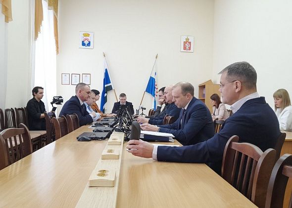Плохая погода приостановила стройки Серова