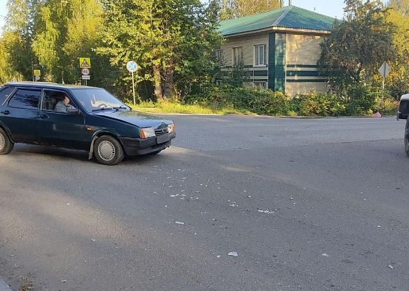 В Серове на перекрестке столкнулись ВАЗ-2109 и Nissan