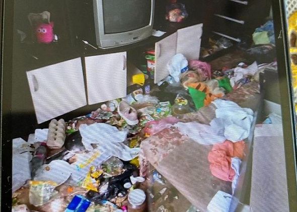 "Пока соседка не отремонтирует радиатор, дом к теплу подключать не будут". Серовчане не могут найти собственницу жилья