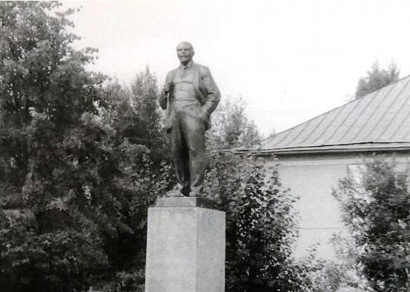 На чьем балансе Ленин? Памятник Ильичу, демонтированный в поселке Энергетиков 10 лет назад, не принадлежит мэрии Серова