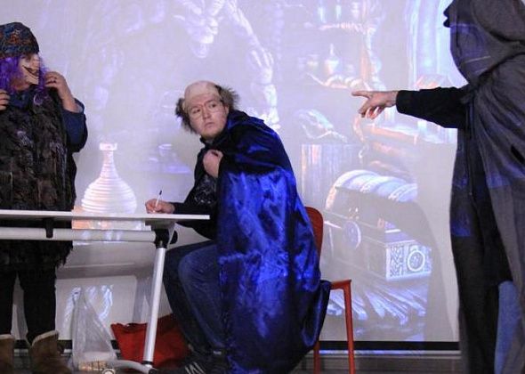 «Нельзя терять время даром, спешите делать добро!». В Серове прошел благотворительный концерт со сказкой, песнями и стихами