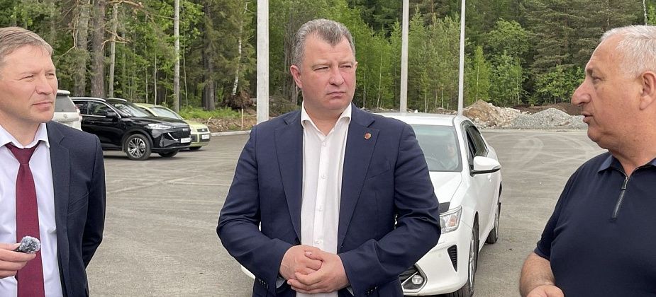 “Мы не ставим задачу сдать раньше срока”. Глава Серова и депутаты проверили основные стройплощадки города