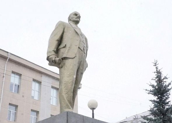 Кто метит в Ленина, тот бьет по России 
