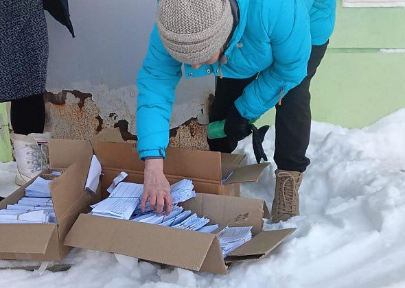 В Серове квитанции за «коммуналку» вместо доставки выставили в коробках в сугроб. Прокуратура проводит проверку