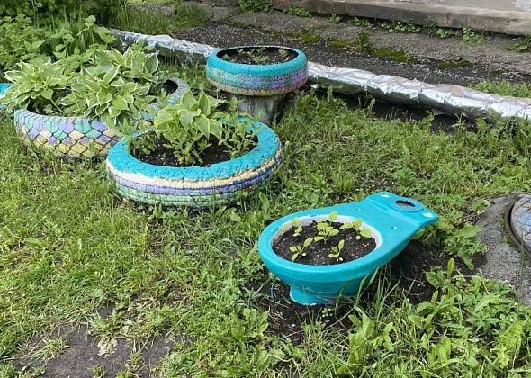 Клумбы из шин уходят в прошлое. Им на смену приходят... Кхм, другие предметы быта 