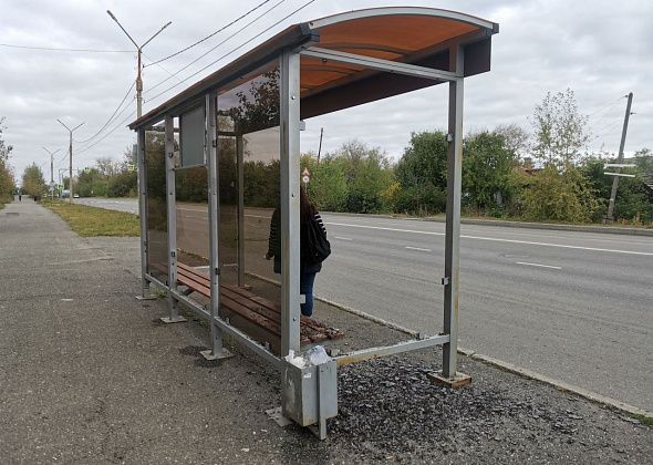 Разбито очередное стекло на автобусной остановке «Детский сад «Жемчужинка»