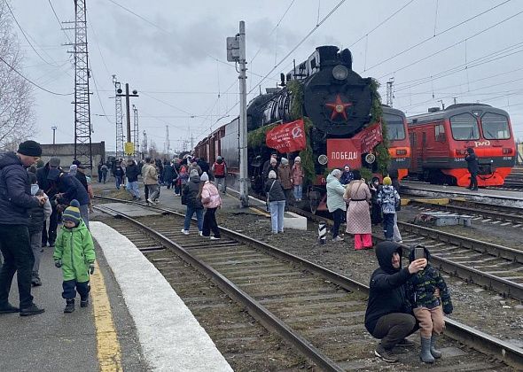 "Хотим посмотреть на историю". В Серове побывал ретропоезд “Эшелон Победы”