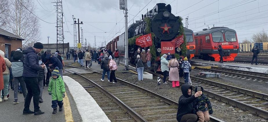 "Хотим посмотреть на историю". В Серове побывал ретропоезд “Эшелон Победы”